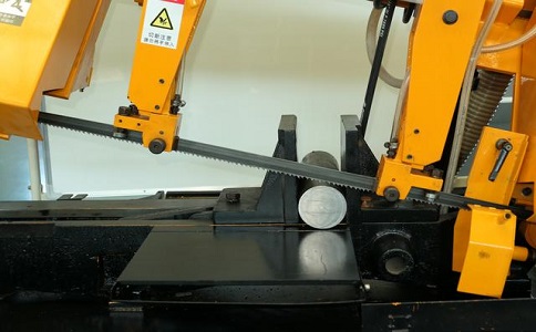 洪山数控带锯床自动送料精度会出现偏差吗？